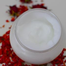 Crème anti-rides à base de coenzyme Q10 et d'acide hyaluronique