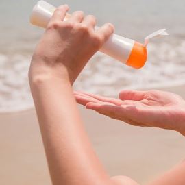 Crème parfumée aux huiles nourrissantes pour le soleil