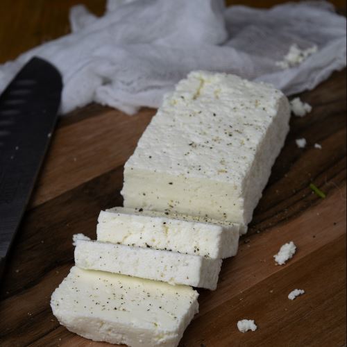 La fabrication du fromage paneer indien