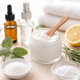 Comment protéger les cosmétiques des moisissures ? Il existe une solution naturelle.