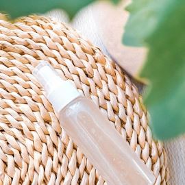 Un brumisateur hydratant et rafraîchissant pour le visage et fixateur de maquillage à l'aloe vera et au villin - comment le préparer ?