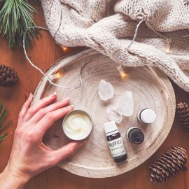 Baume adoucissant pour la barbe, les cheveux et la peau qui permet aux hommes (et pas seulement à eux) de rester en forme - La forêt d'hiver