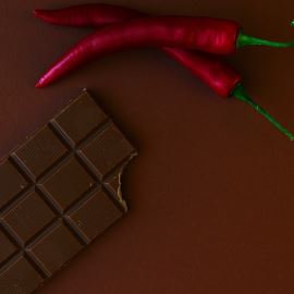 Délicieux chocolat RAW fait maison avec du chili